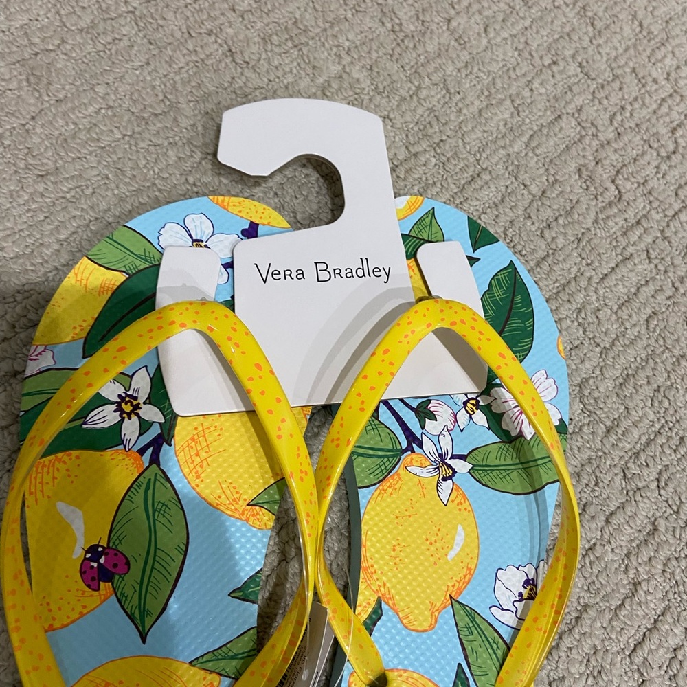 Vera Bradley Lemon Grove Print Pattern Sandals Flip Flops Sz 7-8 NWT - Picture 2 of 5